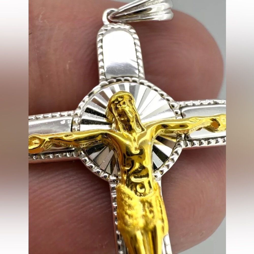 Jesus Cross Pendant - Picture 5 of 8
